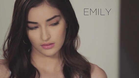 Эмили Виллис отомстила парню с профессором негром